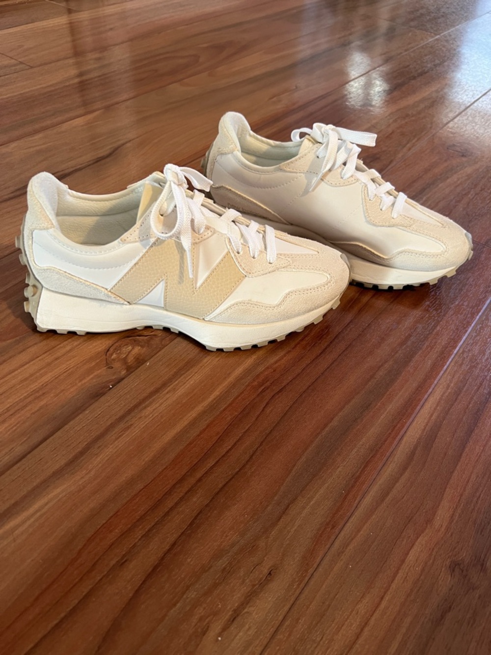 New Balance 327 Women's Neutral Cream & White Retro Runner Sneakers